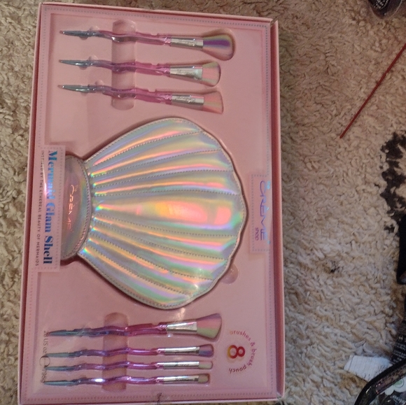 Buy cream L'Oreal a clamshell with - Picture 2 of 8